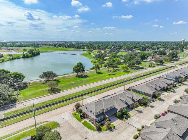 1726 Village Townhome Drive, Pasadena, TX 77504