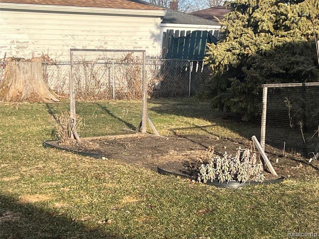 3039 Pearl Avenue, Warren, MI 48091