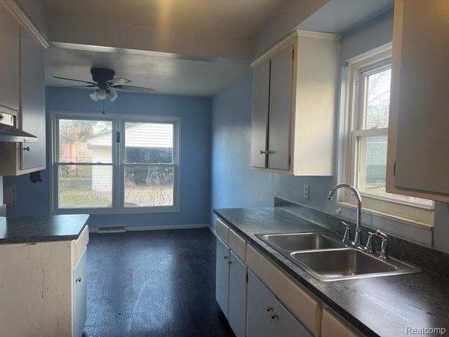 3039 Pearl Avenue, Warren, MI 48091