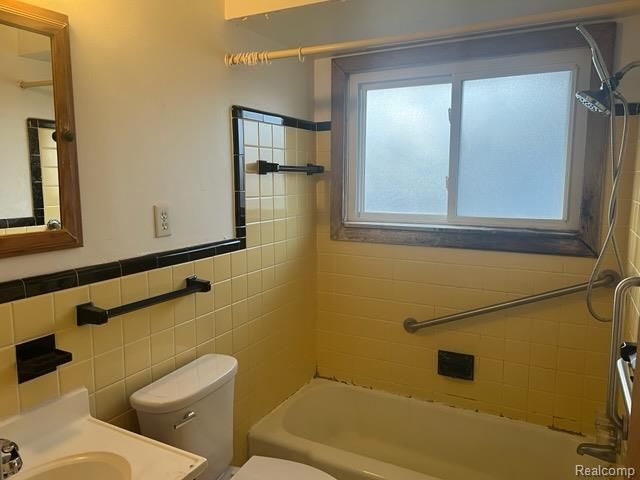 3039 Pearl Avenue, Warren, MI 48091