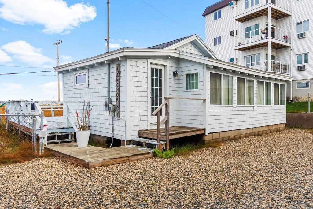 Image 1 of property listing at 7 Anchor Court, Hampton, NH 03842