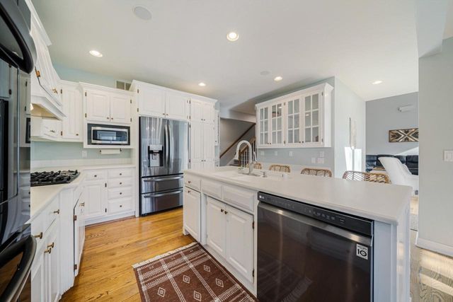 2416 WOODLAND TERRACE, Neenah, WI 54956