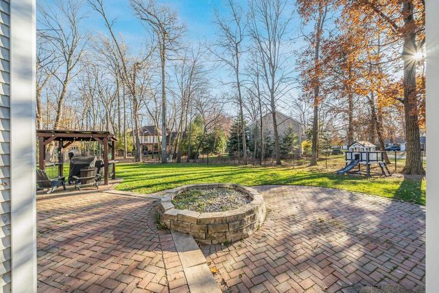 2416 WOODLAND TERRACE, Neenah, WI 54956