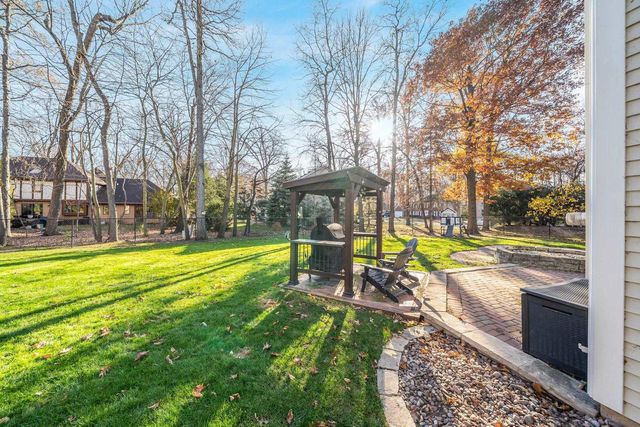 2416 WOODLAND TERRACE, Neenah, WI 54956