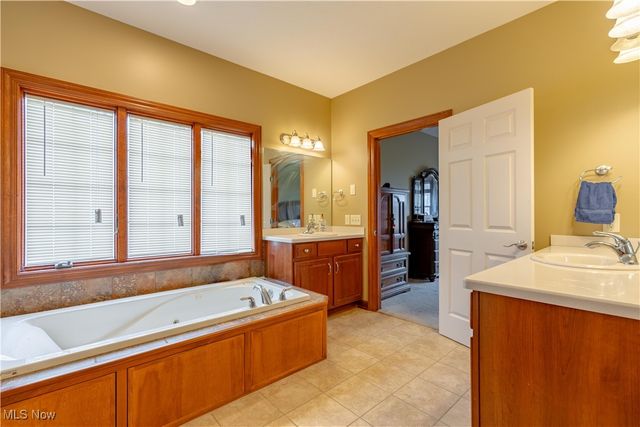 8487 Sandbridge Street NW, Massillon, OH 44646