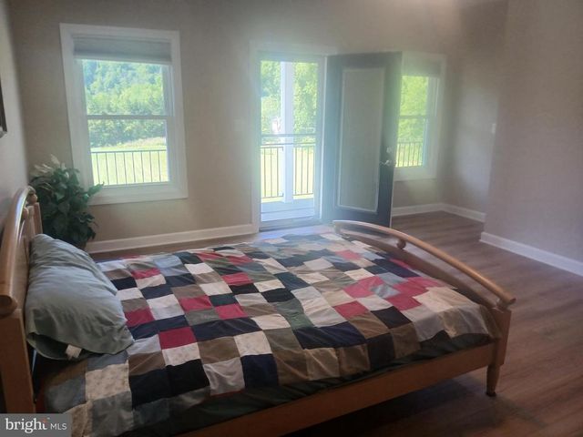 5201 CAROLYNS WAY, Linden, VA 22642