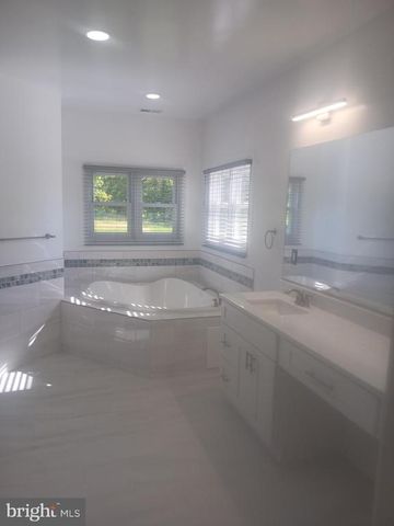 5201 CAROLYNS WAY, Linden, VA 22642