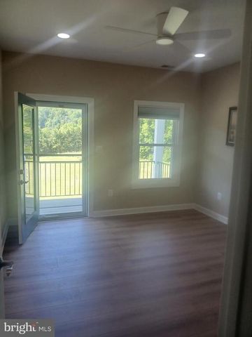 5201 CAROLYNS WAY, Linden, VA 22642