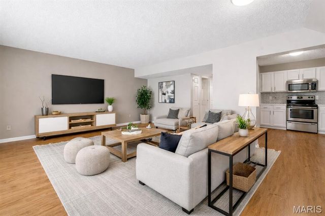 9169 N Swan Circle, Brentwood, MO 63144