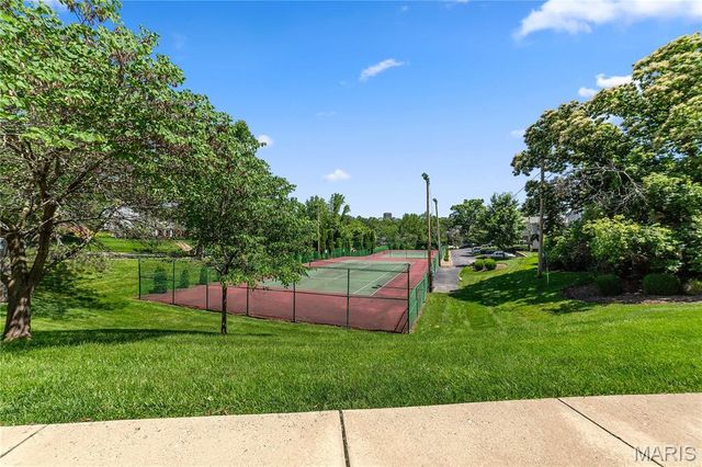 9169 N Swan Circle, Brentwood, MO 63144