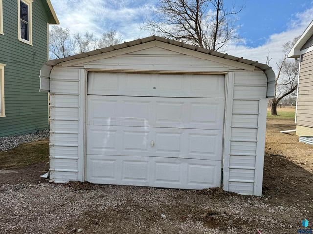 513 S Garfield St Street, Lennox, SD 57039