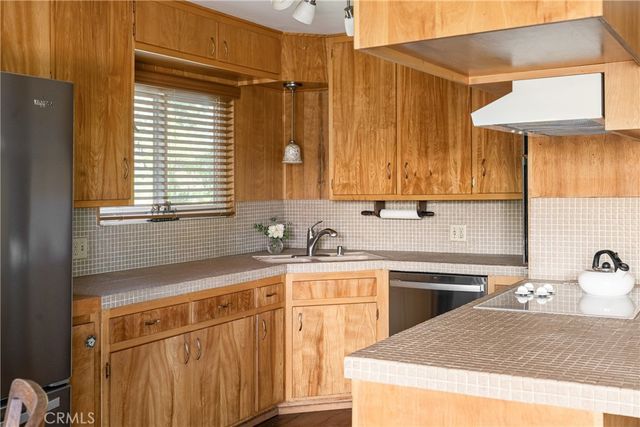 27668 W Shore, Lake Arrowhead, CA 92352