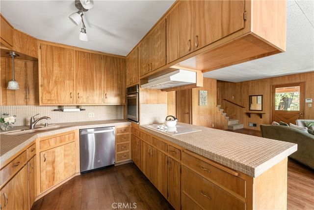 27668 W Shore, Lake Arrowhead, CA 92352