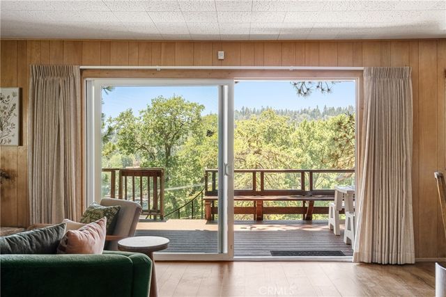 27668 W Shore, Lake Arrowhead, CA 92352
