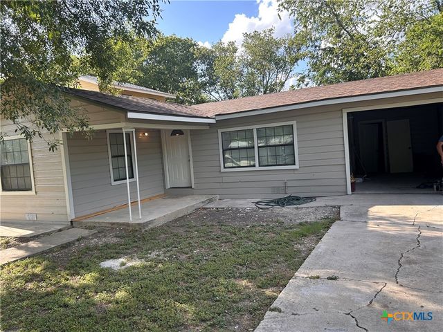 932 Anderson, Seguin, TX 78155