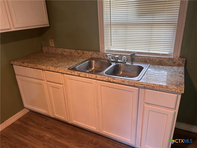 932 Anderson, Seguin, TX 78155