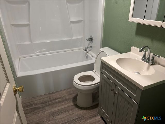 932 Anderson, Seguin, TX 78155