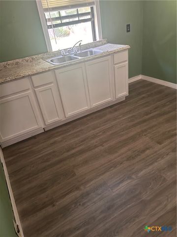 932 Anderson, Seguin, TX 78155