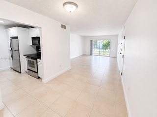 10800 N Kendall Drive O6, Miami, FL 33176