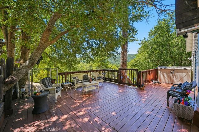 463 Delle Drive, Crestline, CA 92325