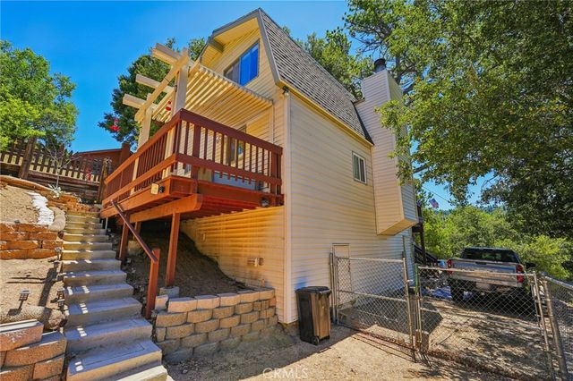 463 Delle Drive, Crestline, CA 92325