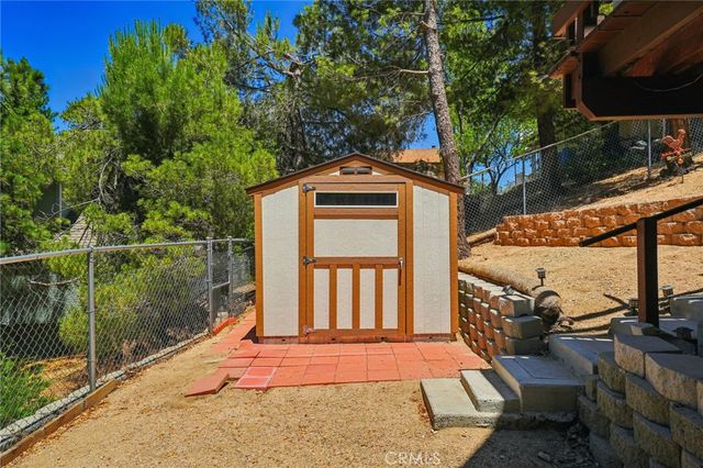 463 Delle Drive, Crestline, CA 92325