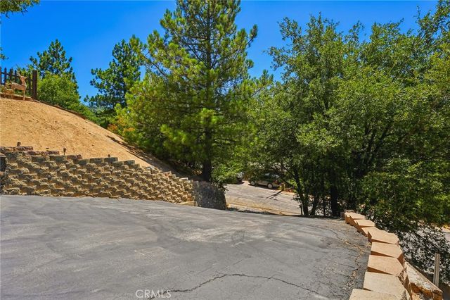 463 Delle Drive, Crestline, CA 92325