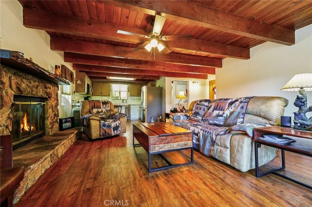 463 Delle Drive, Crestline, CA 92325