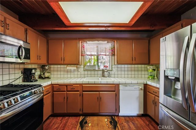 463 Delle Drive, Crestline, CA 92325
