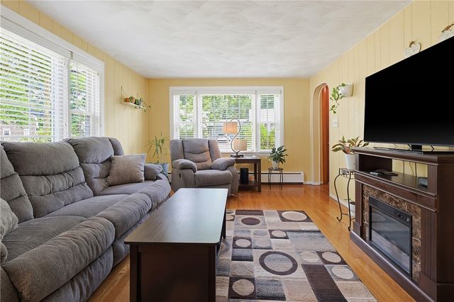25 Hunter Drive, Cumberland, RI 02864