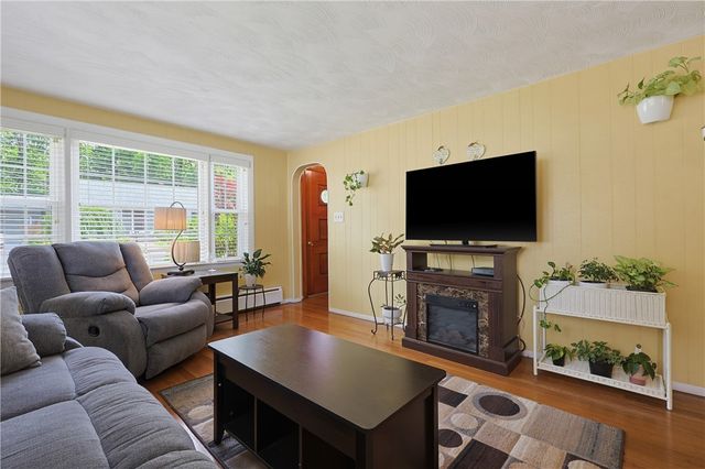 25 Hunter Drive, Cumberland, RI 02864