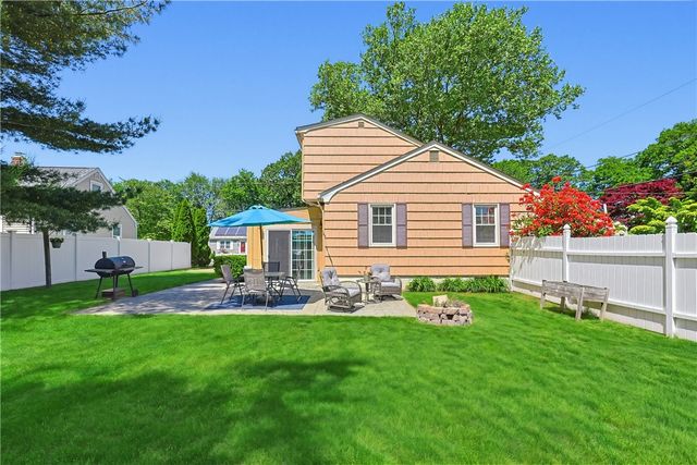 25 Hunter Drive, Cumberland, RI 02864
