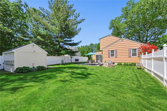 25 Hunter Drive, Cumberland, RI 02864