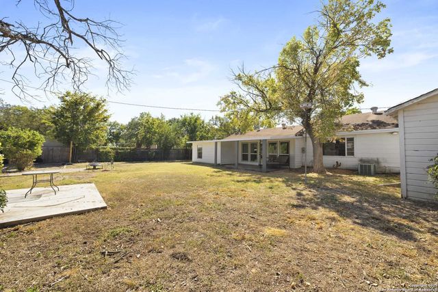 512 Ruth St, Kerrville, TX 78028
