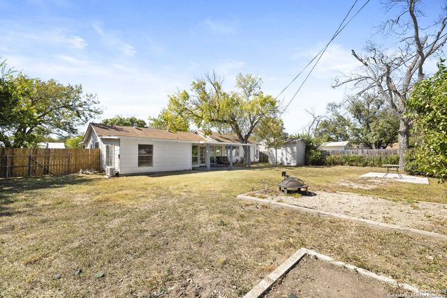 512 Ruth St, Kerrville, TX 78028