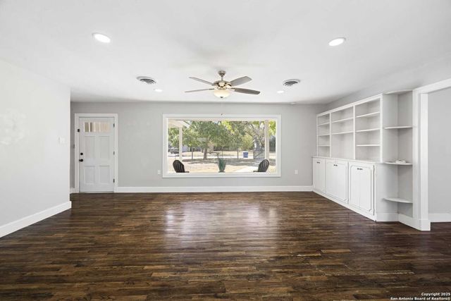 512 Ruth St, Kerrville, TX 78028