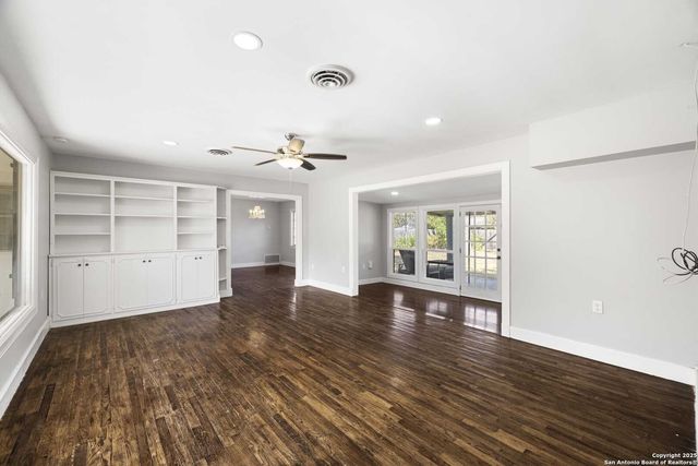 512 Ruth St, Kerrville, TX 78028