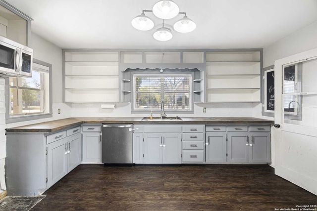 512 Ruth St, Kerrville, TX 78028