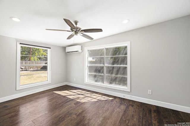 512 Ruth St, Kerrville, TX 78028