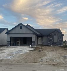 916 Brianna Court, Jerseyville, IL 62052