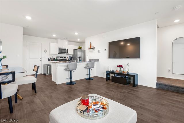 1128 Scarlet Sparrow Street, Henderson, NV 89011