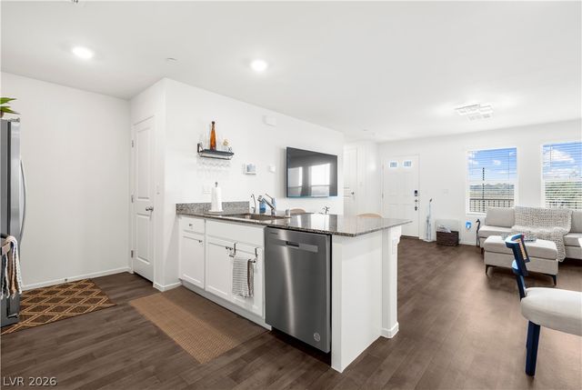 1128 Scarlet Sparrow Street, Henderson, NV 89011