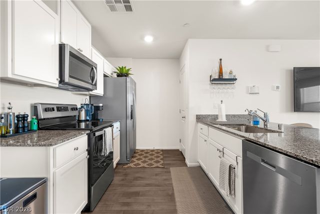 1128 Scarlet Sparrow Street, Henderson, NV 89011