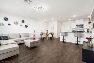 1128 Scarlet Sparrow Street, Henderson, NV 89011