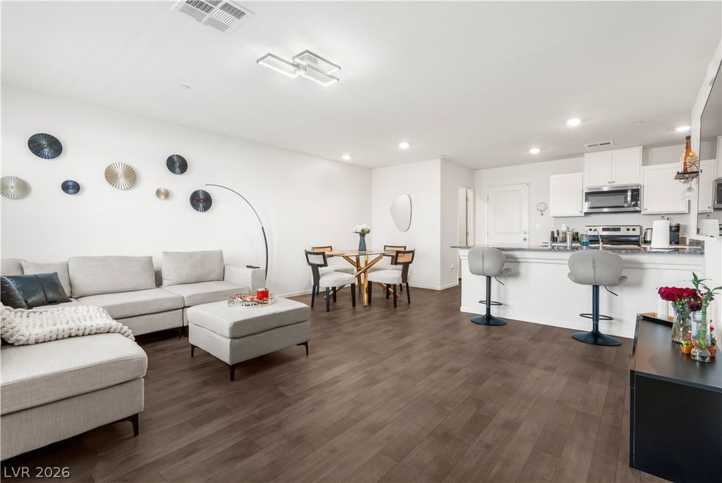 1128 Scarlet Sparrow Street, Henderson, NV 89011