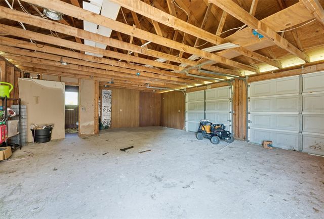 128 Hill Top Lane, Huntsville, TX 77320