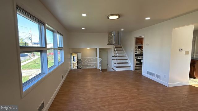 24 VISTA RD, Hamilton, NJ 08690