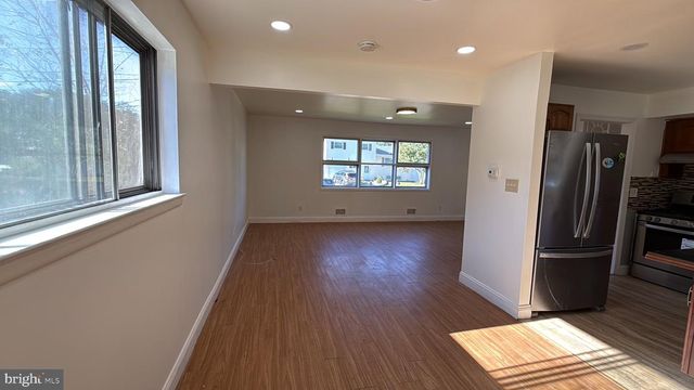 24 VISTA RD, Hamilton, NJ 08690