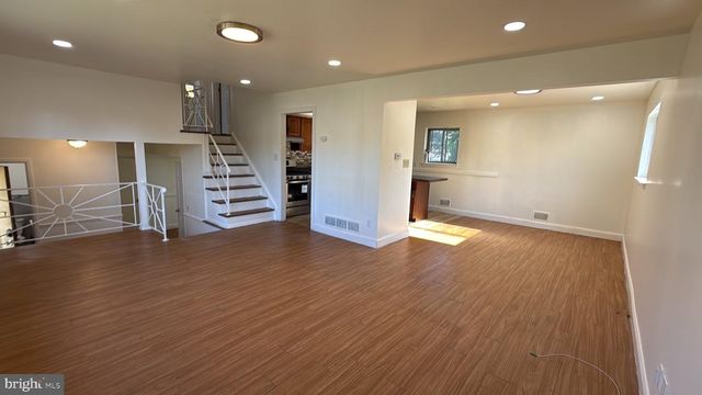 24 VISTA RD, Hamilton, NJ 08690
