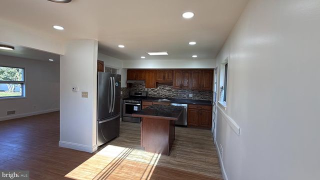 24 VISTA RD, Hamilton, NJ 08690